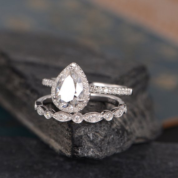 Water Drop Inlaid Zircon Female Engagement Rings