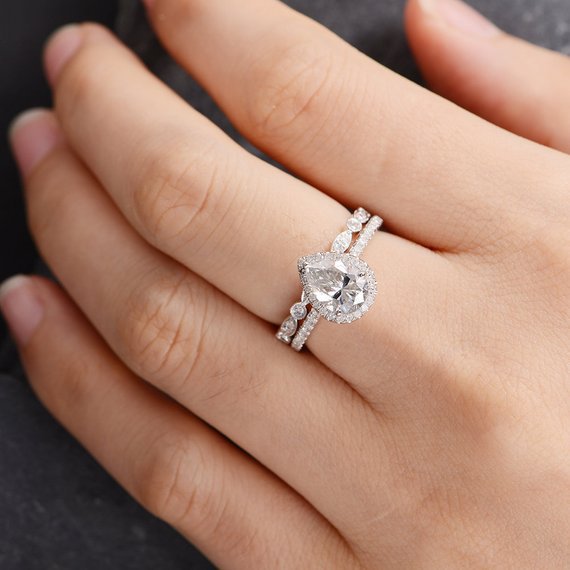 Water Drop Inlaid Zircon Female Engagement Rings