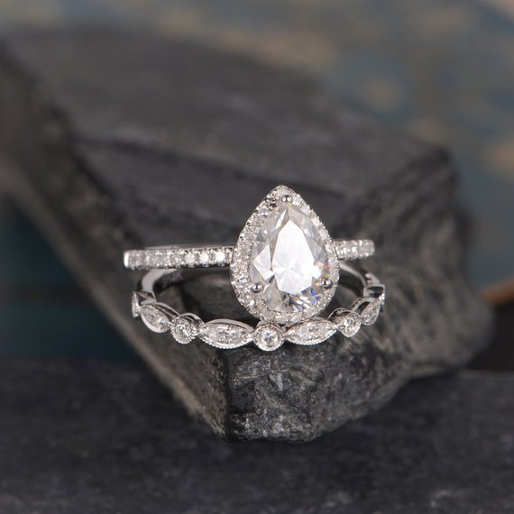 Water Drop Inlaid Zircon Female Engagement Rings