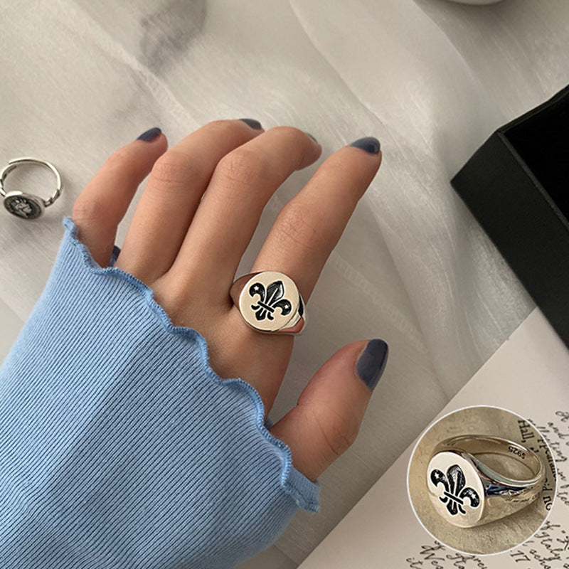 Women's Sugar Retro Fashion Geometry Pattern V-shaped Open Hip Hop Rings