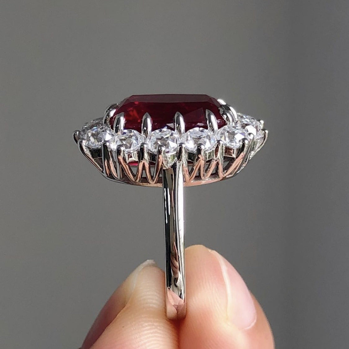 Women's Charming Ruby Classic Inlaid Zircon Rings