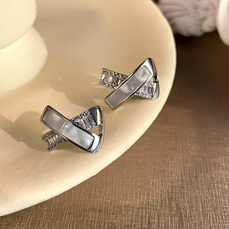 Entry Lux Style Cross Fritillary Zircon Earrings