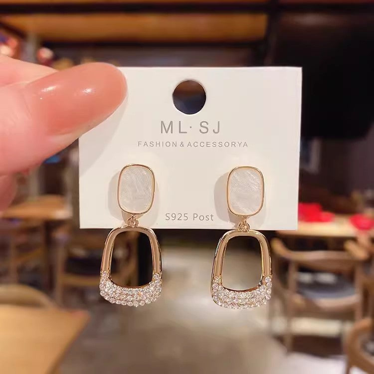 Women's Simple Cold Style High-grade Temperament Goddess Earrings