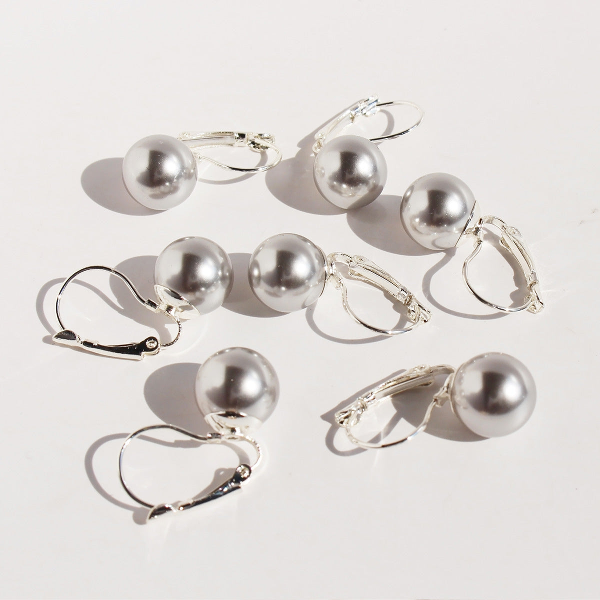 Women's Classic Diamond Plaid Style Pearl Cold Earrings