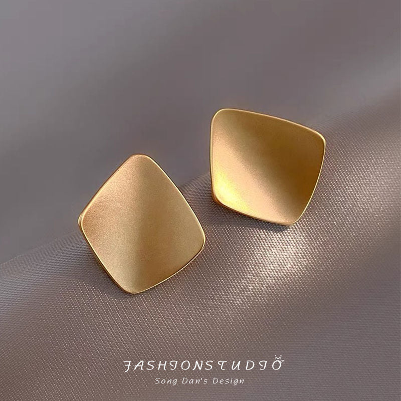 Popular Niche Temperament Female Advanced Metal Earrings