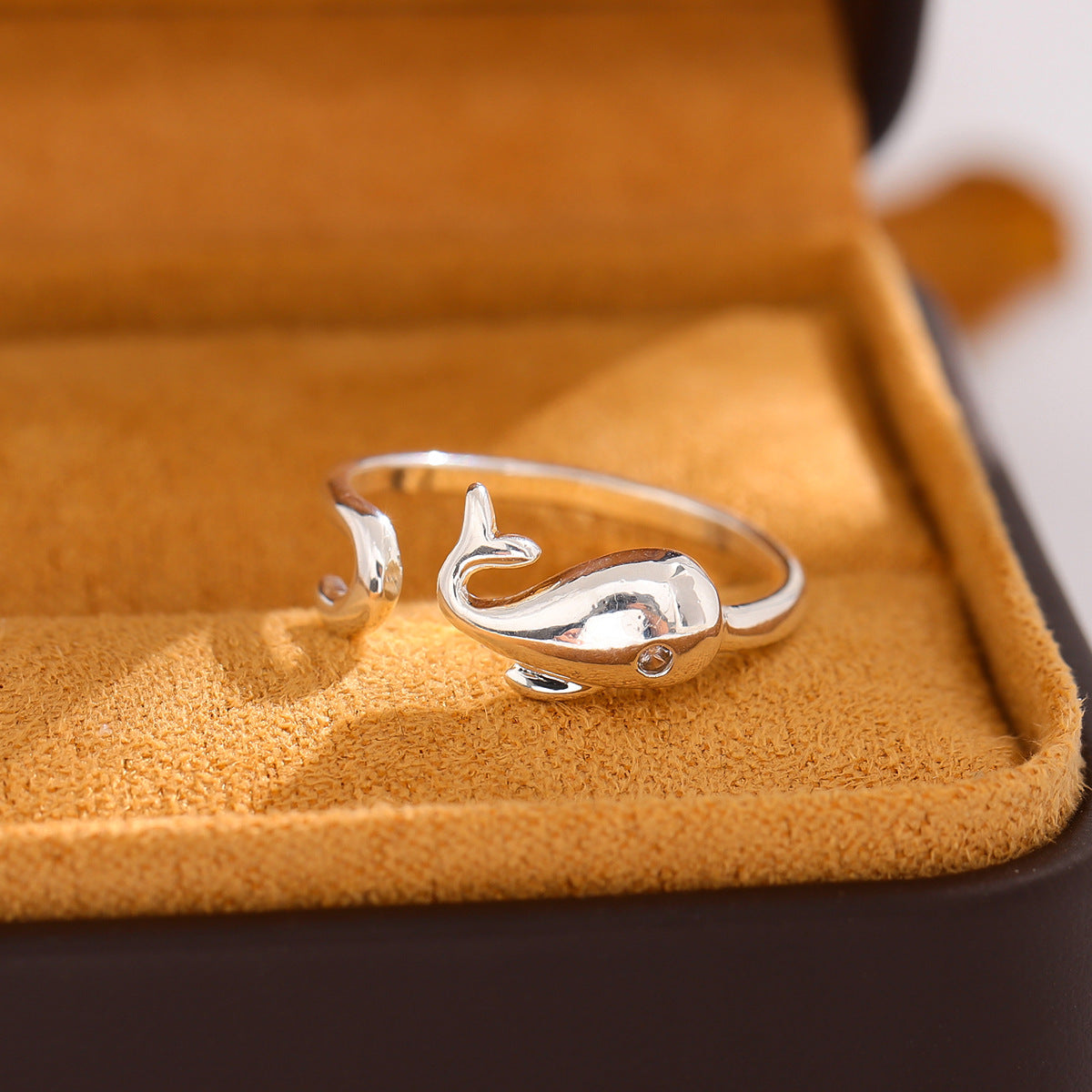 Stylish Simple Personality Whale Beautiful Live Ring