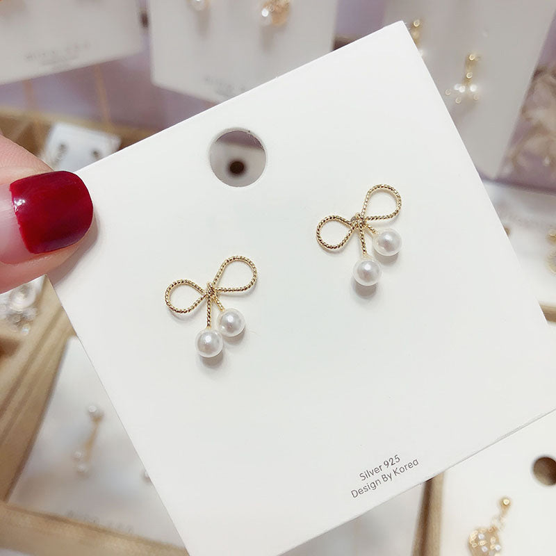 High-grade Female Niche Vintage Pearl Flower Elegant Earrings