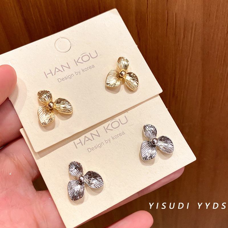 Women's Light Luxury Simplicity High-grade Metal Sense Petal Design Earrings