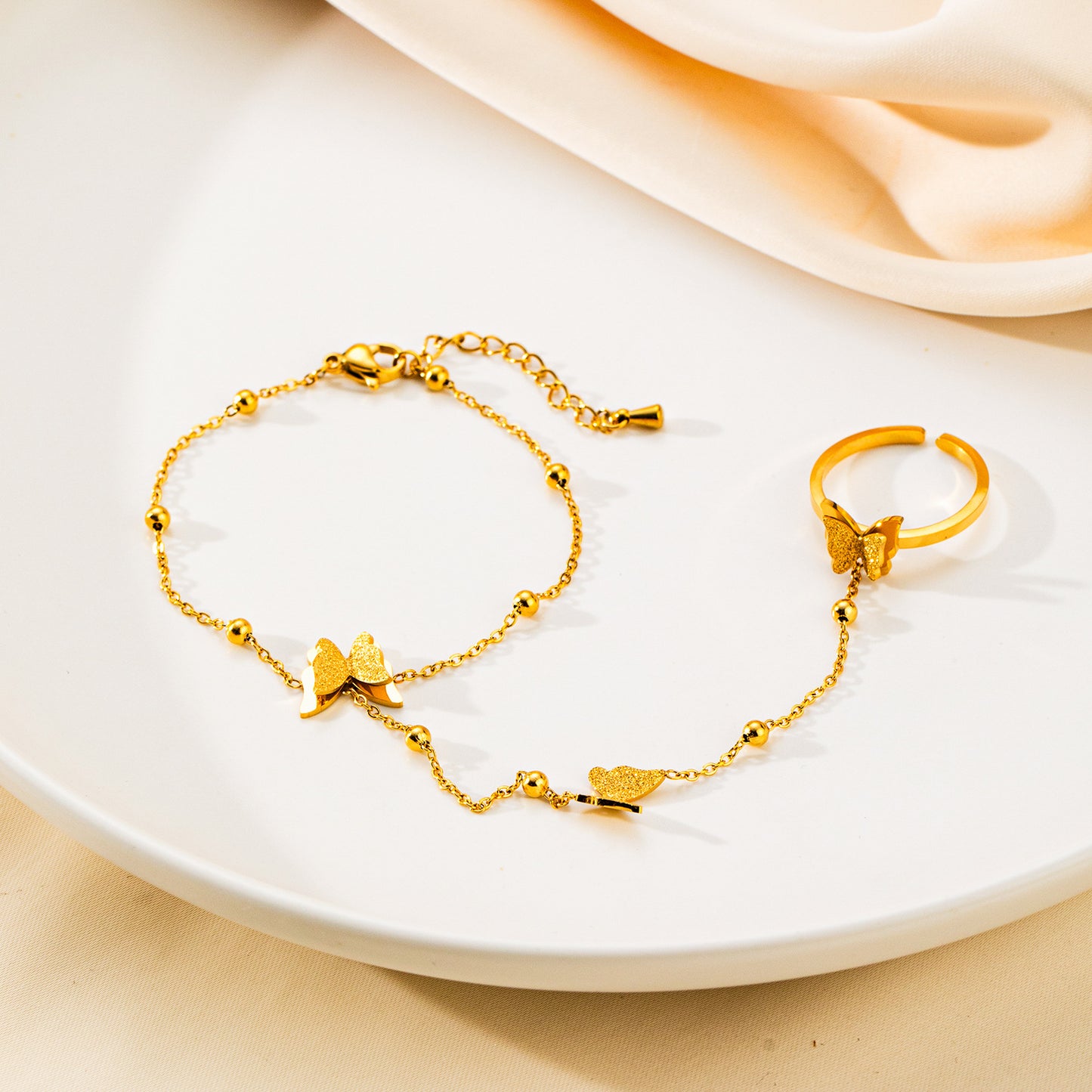 Women's Integrated Shell Turquoise Finger Chain Titanium Bracelets