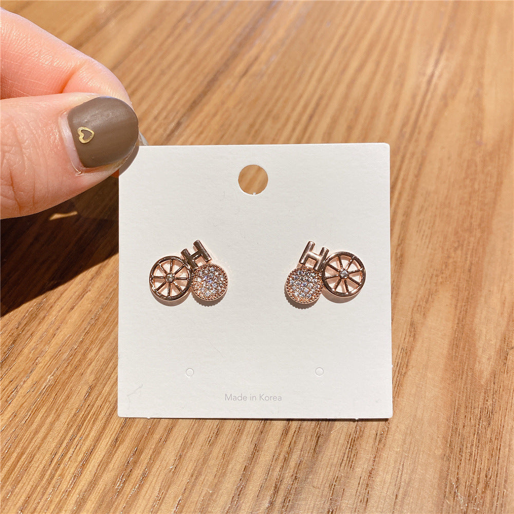 High-grade Female Niche Vintage Pearl Flower Elegant Earrings