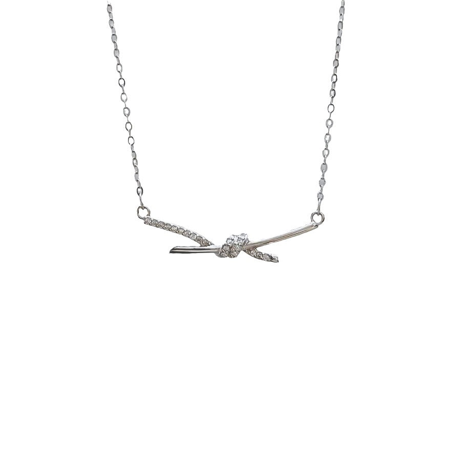 Women's Twist Fashion Design High-grade Clavicle Chain Light Necklaces