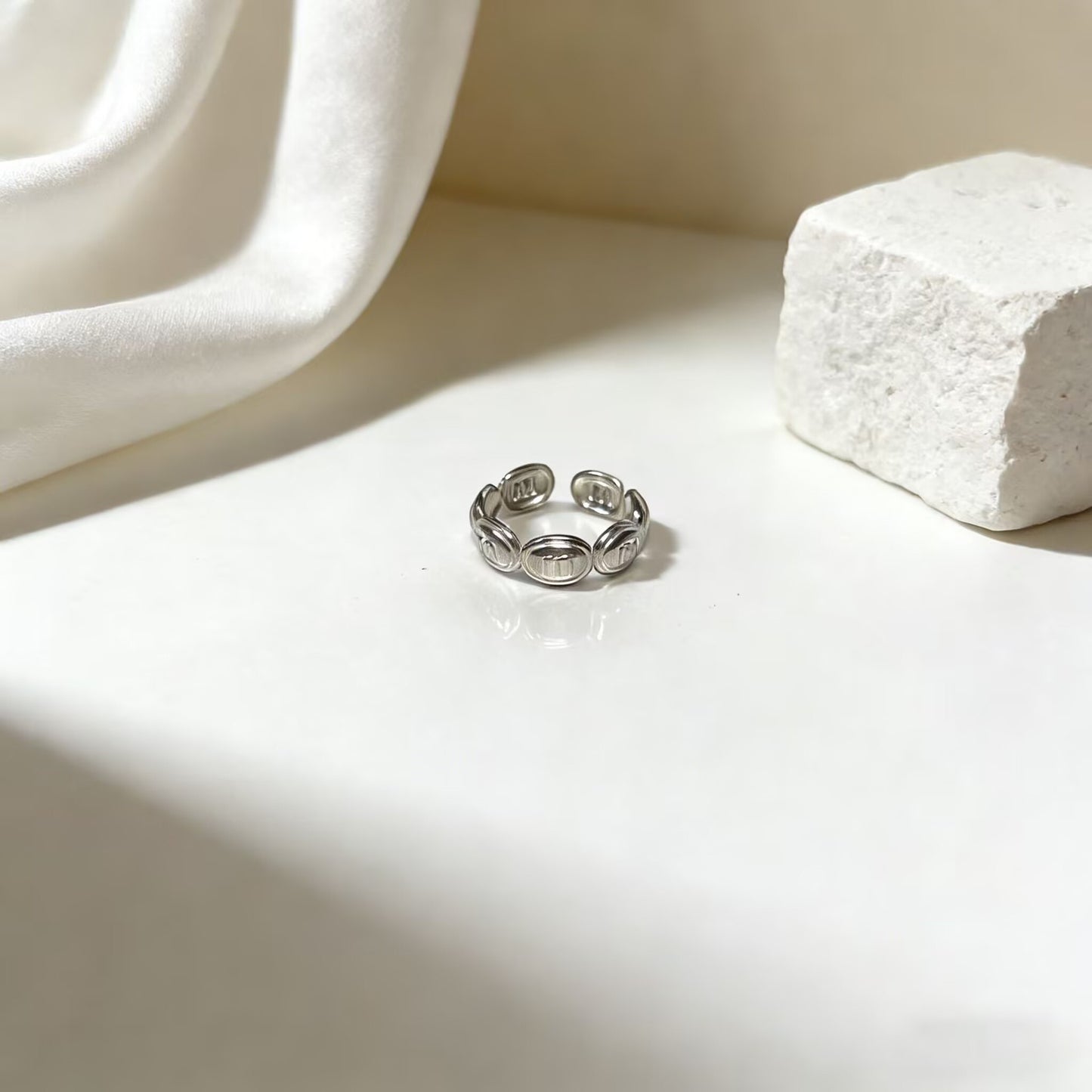 Simple Retro Aloofness Style Advanced Light Luxury Minority Design Fashion Rings