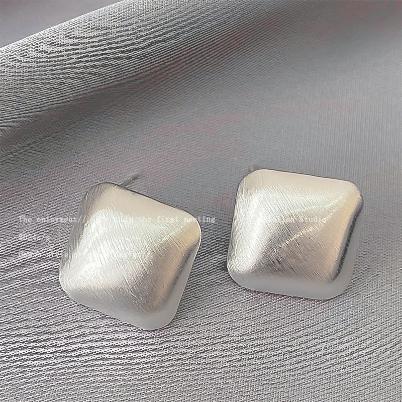 Women's Sier Simple Elegant Fashionable High-grade Niche Earrings