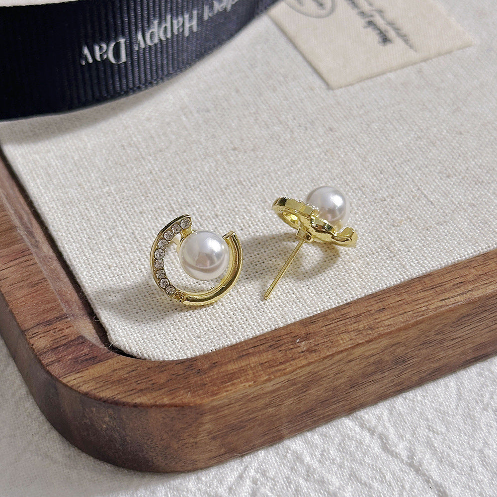 Women's Pearl Fashion High-grade Summer Ear Light Earrings