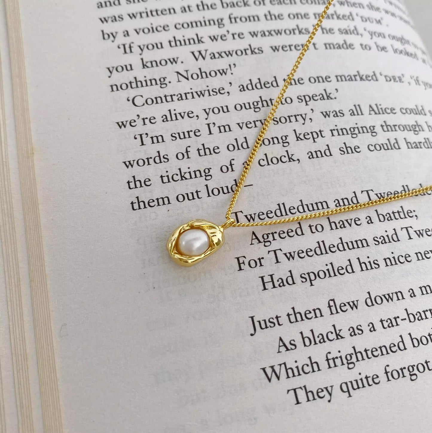 Women's Pod Simple Gentle Elegant Clavicle Chain Pendants