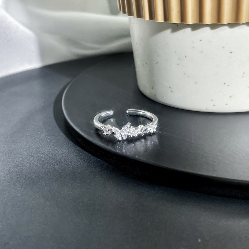 Exquisite Small Simple Inlaid Open-end Zircon Female Rings