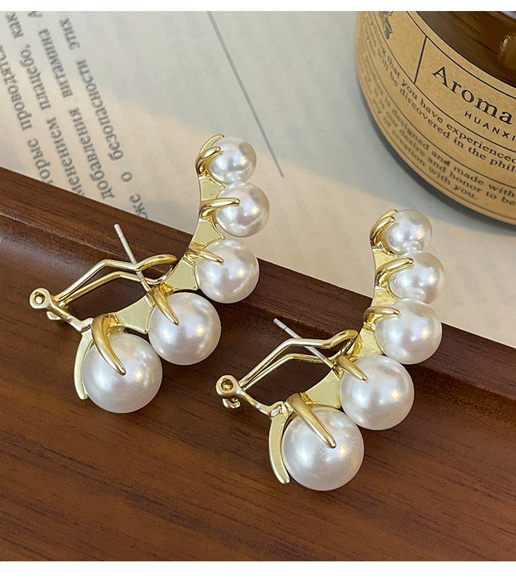 Women's Needle Light Luxury Hot Pearl Elegance Retro Flashing Earrings