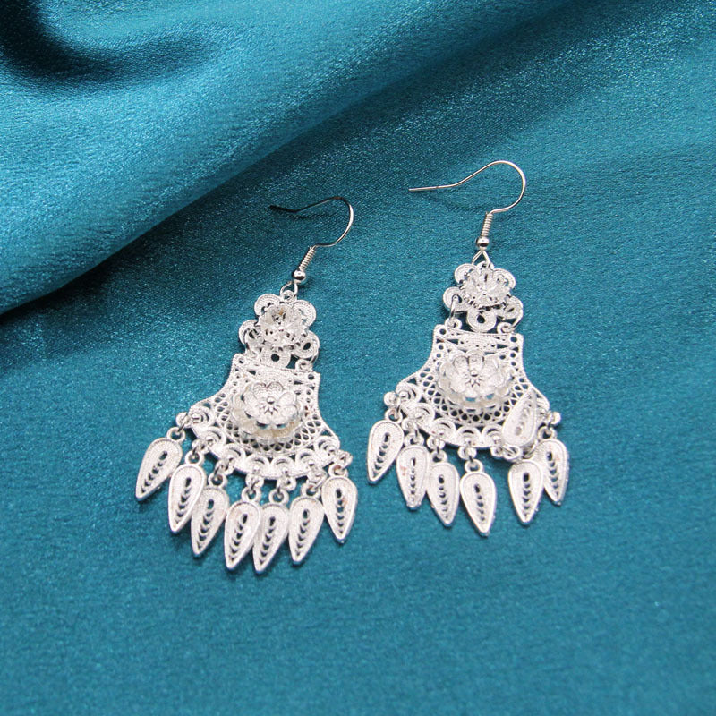 Personality Horn Bloom Vintage Eardrops Yi Earrings