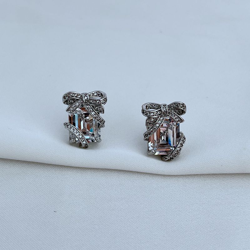 Fashionable Fresh Sweet Bow Inlaid Super Flash Earrings
