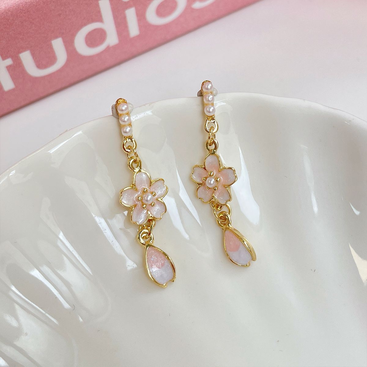 Sier Needle Sweet Girly Niche Design Three-dimensional Light Earrings