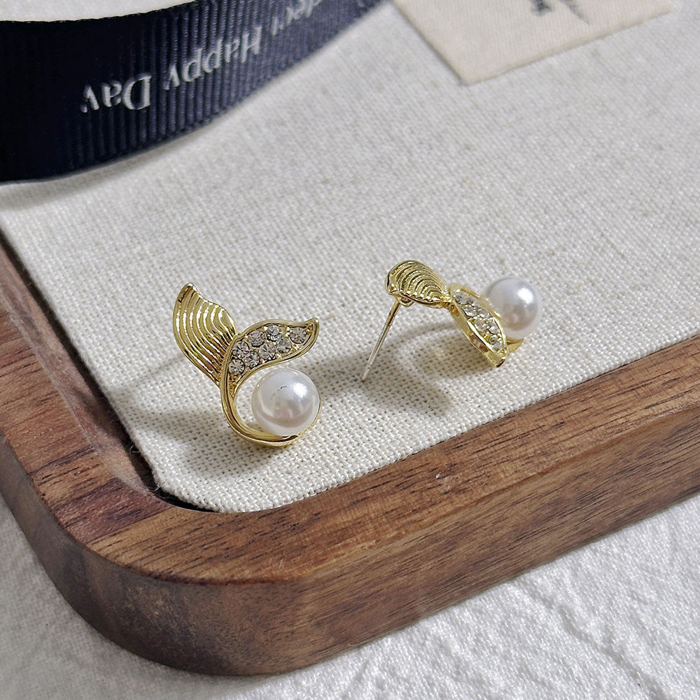 Women's Pearl Fashion High-grade Summer Ear Light Earrings