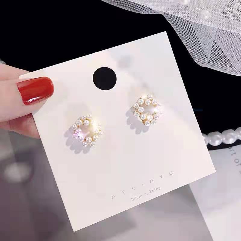 High-grade Female Niche Vintage Pearl Flower Elegant Earrings