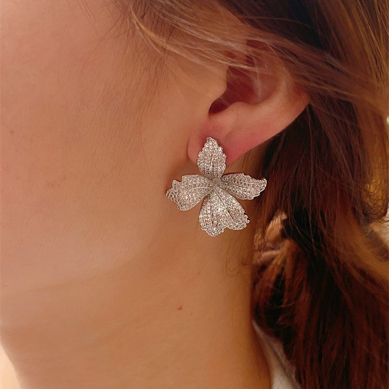 Inlaid Zircon Flower Niche Temperament Style Earrings