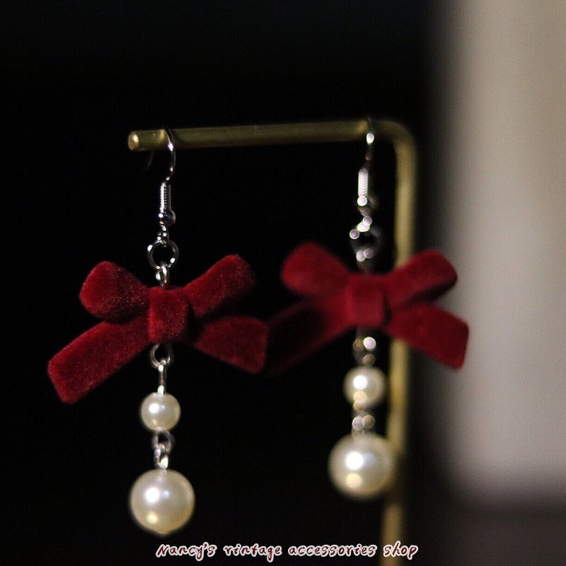 Veet Bow Pearl Vintage Court Long Rings