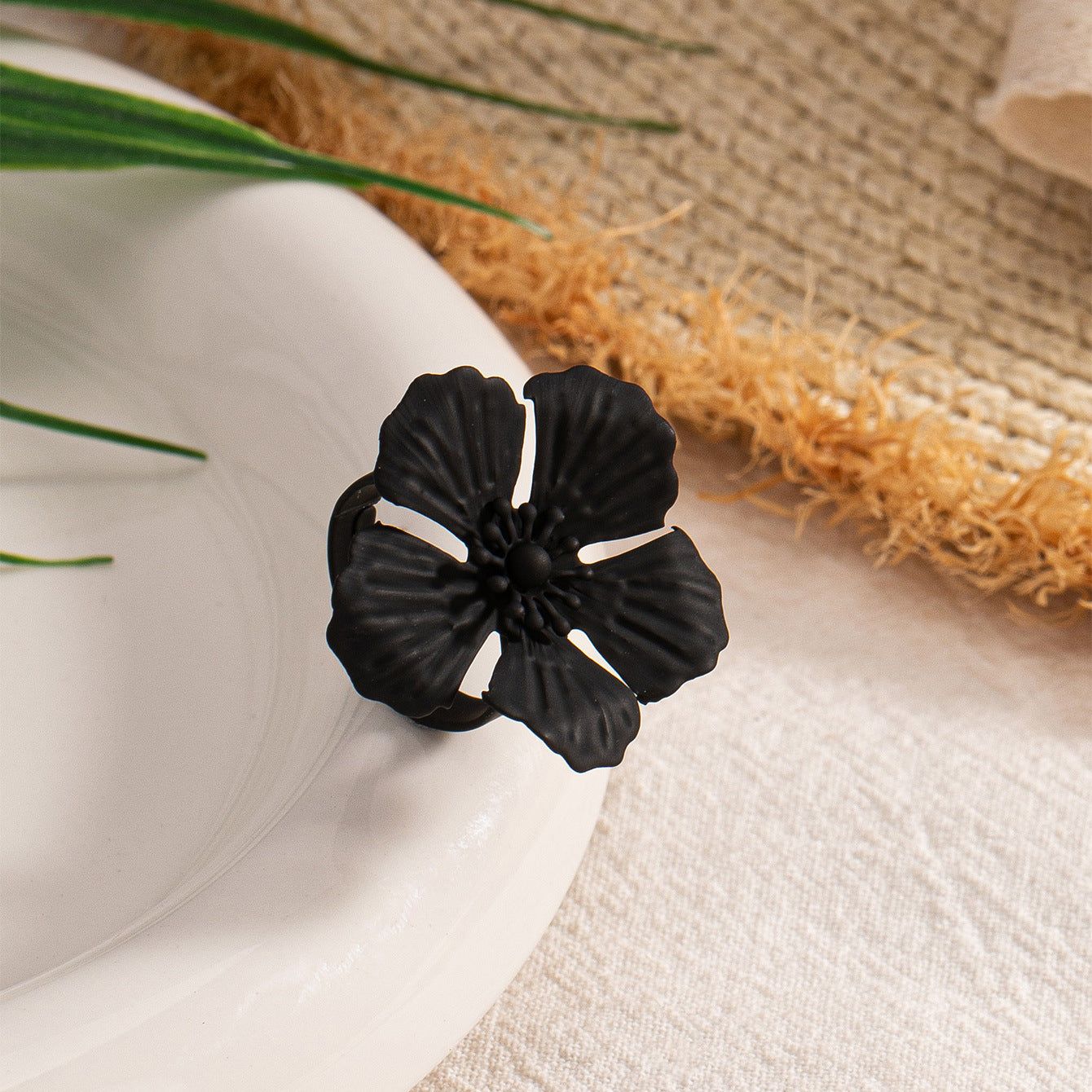 Spray Paint Flower Design Retro Luxury Rings