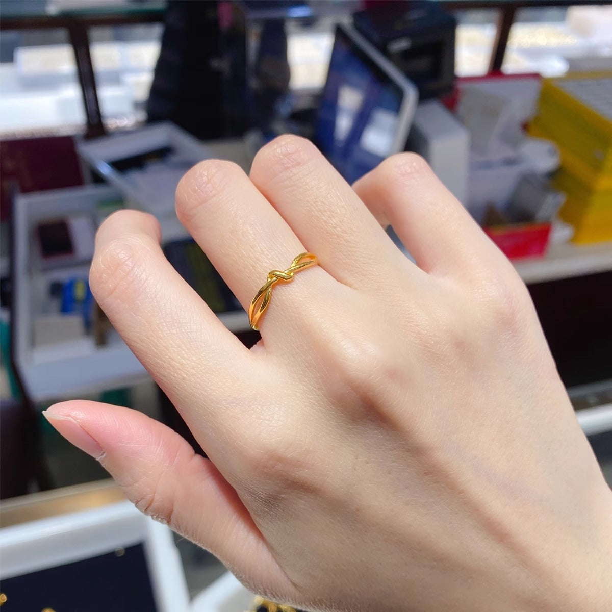 Fashion Twist Female Mobius Titanium Steel Rings