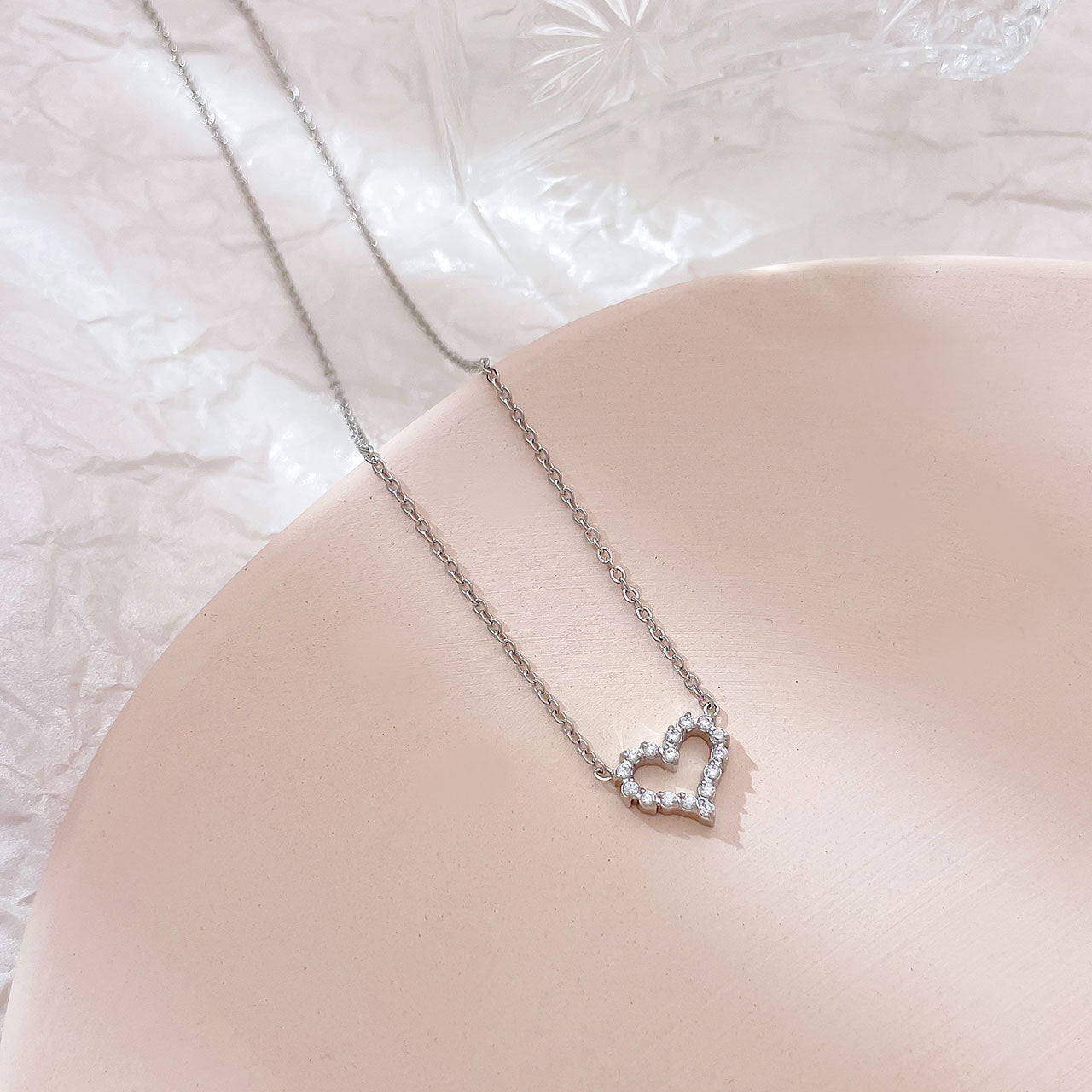 Hollow Heart-shaped Collarbone Versatile High-grade Light Necklaces
