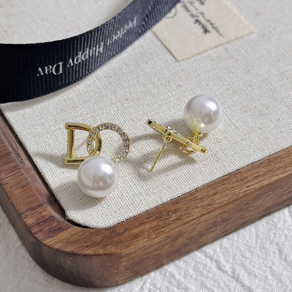Women's Pearl Fashion High-grade Summer Ear Light Earrings