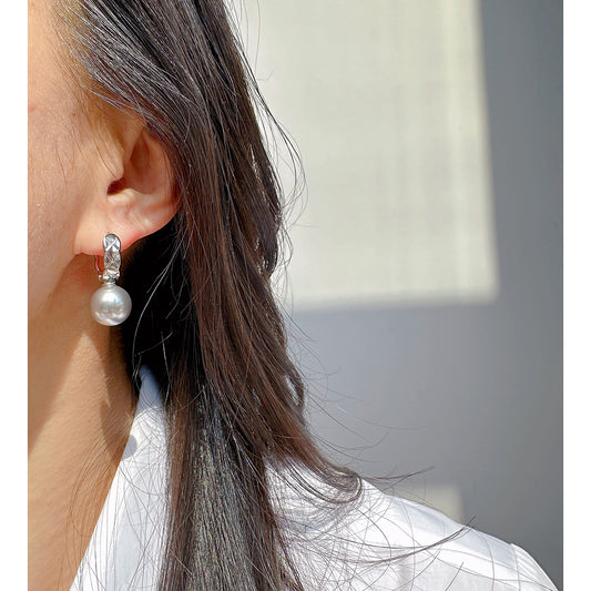 Women's Classic Diamond Plaid Style Pearl Cold Earrings