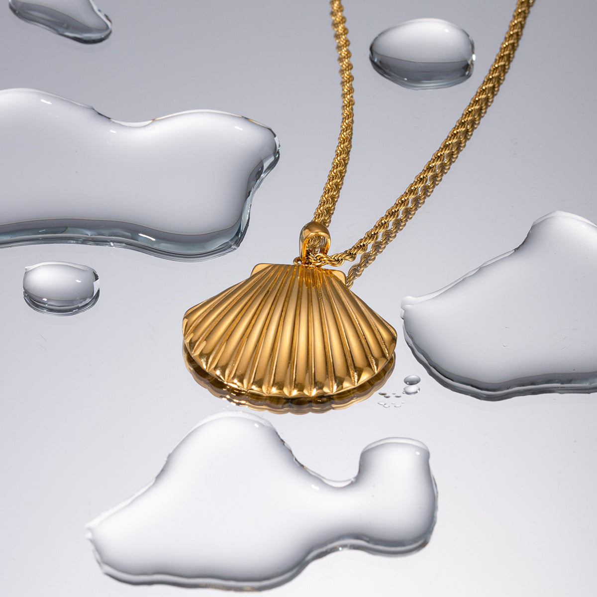 Women's Style Simple Gold-plated Stainless Steel Shell Necklaces