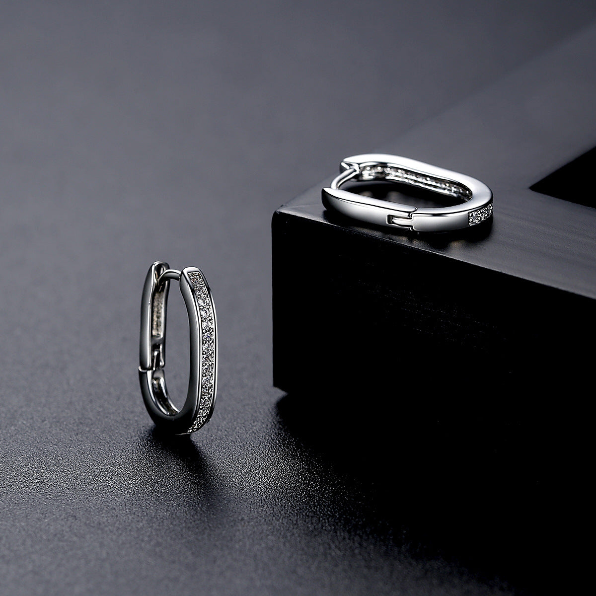 Zircon Simple Fashion Temperamental Minority Oval Earrings