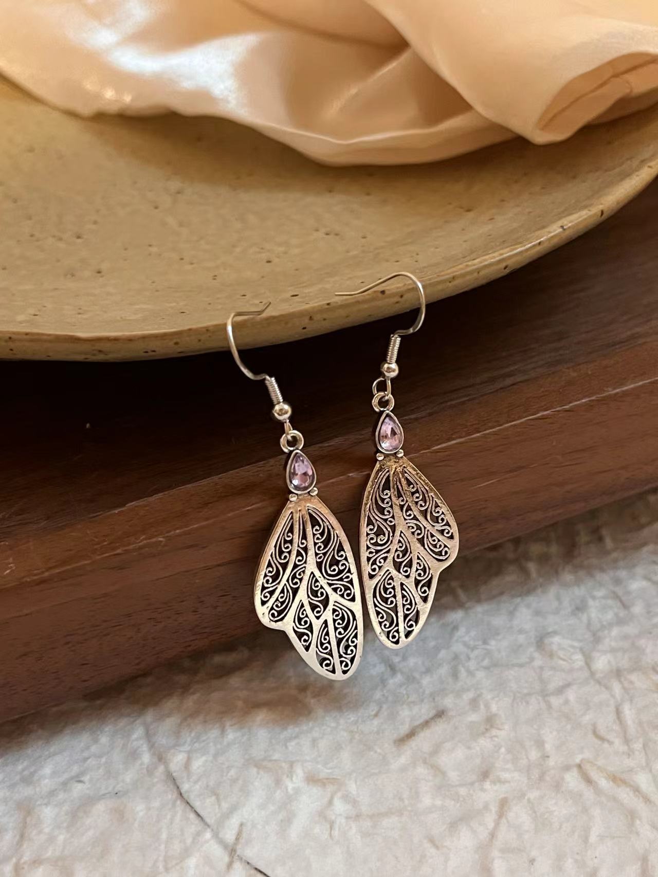 Ink Female Niche Design Ear High Earrings