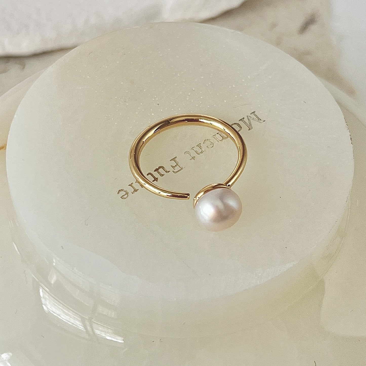 Female Design High-grade Unique Pearl Bow Rings
