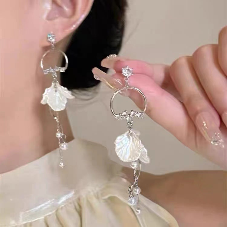 High-grade Female Niche Vintage Pearl Flower Elegant Earrings
