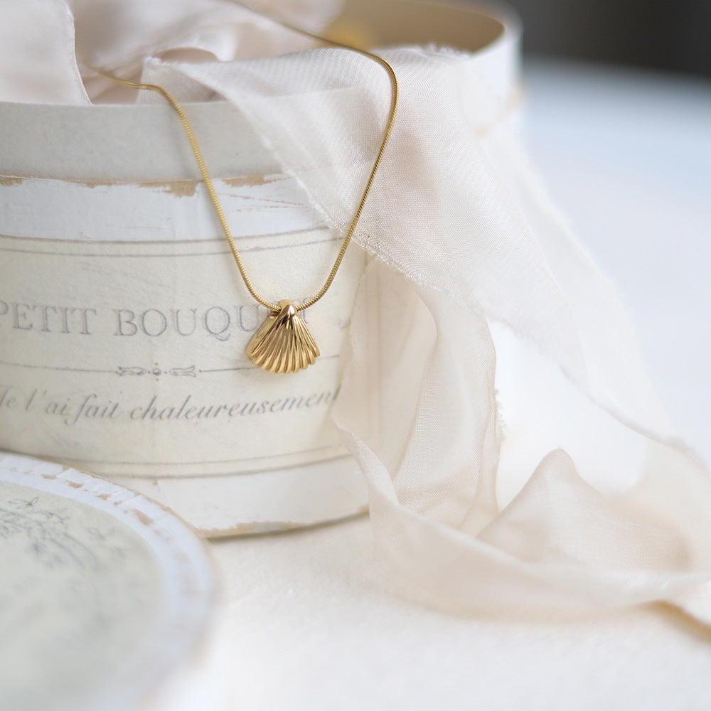 Ocean Style Short Chain Fan-shaped Shell Snake Bone Necklaces