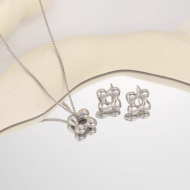 Women's Flower For Exquisite Fashion Temperamental Minority Titanium Earrings