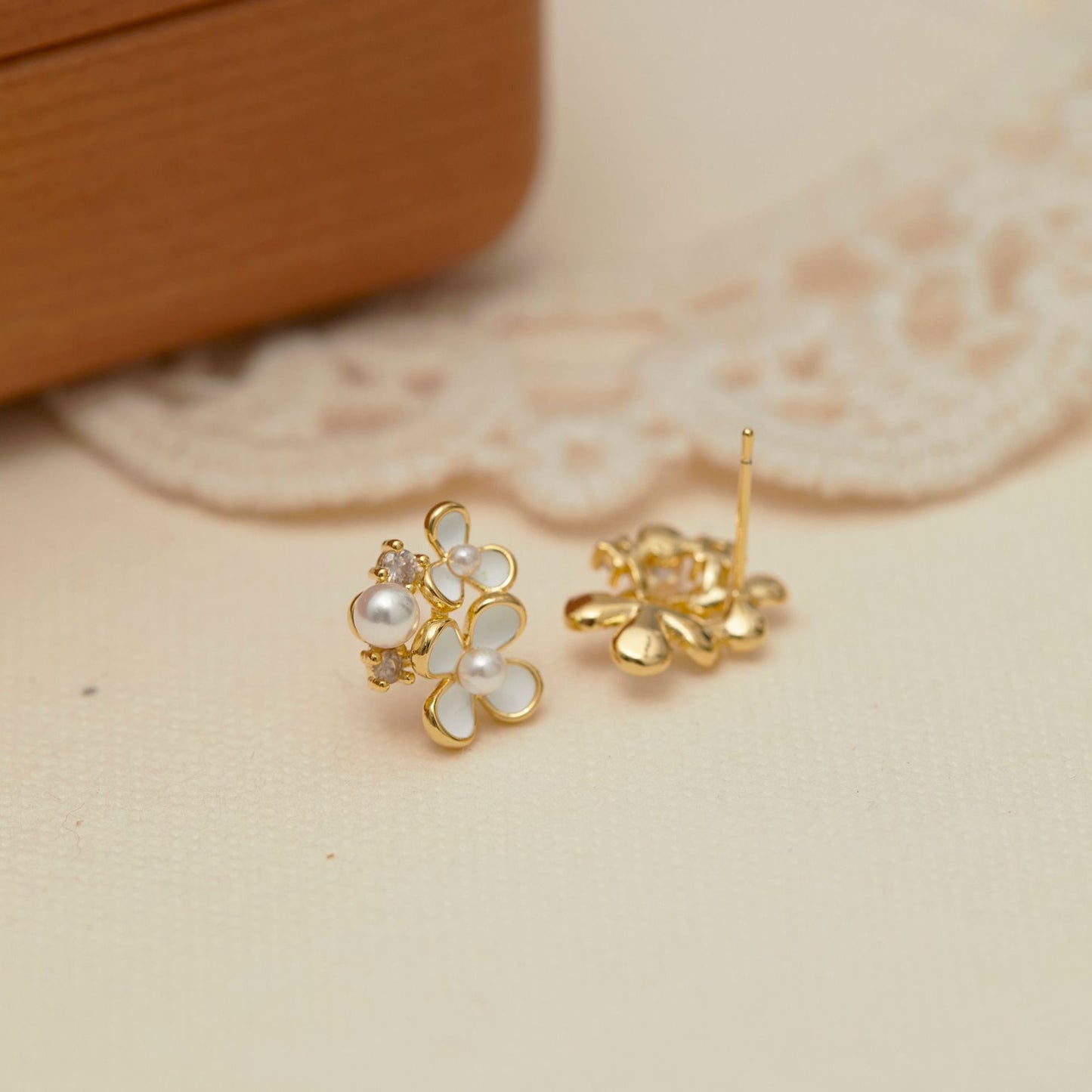 Wind Flower Mini French Pearl Ear Earrings