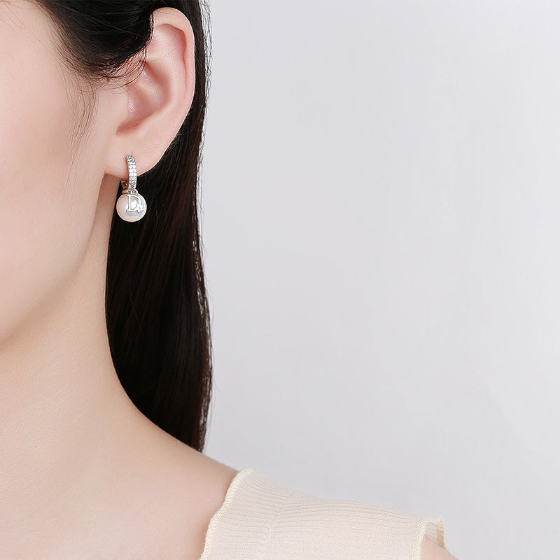 Women's High-grade Light Luxury Temperament Letter Generous Shell Pearls Earrings