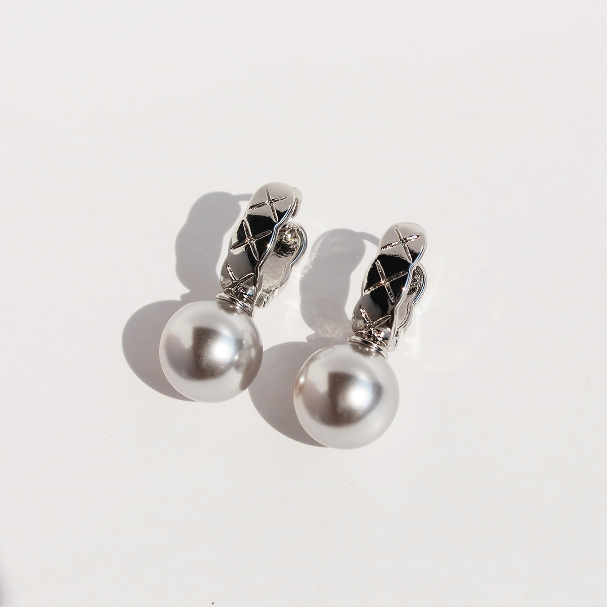 Women's Classic Diamond Plaid Style Pearl Cold Earrings