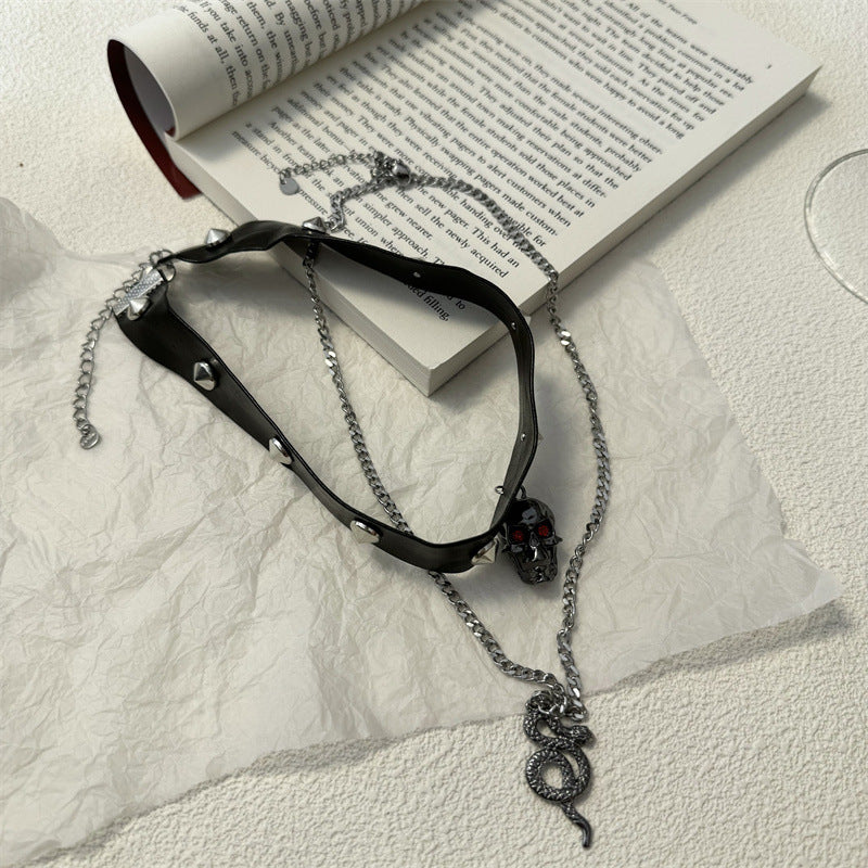 Sweet Wine Red Spider Snake Hot Asian Culture Cool Necklaces