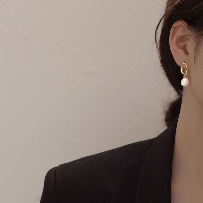 Sier Irregular Temperament Garland Under Banyan Earrings
