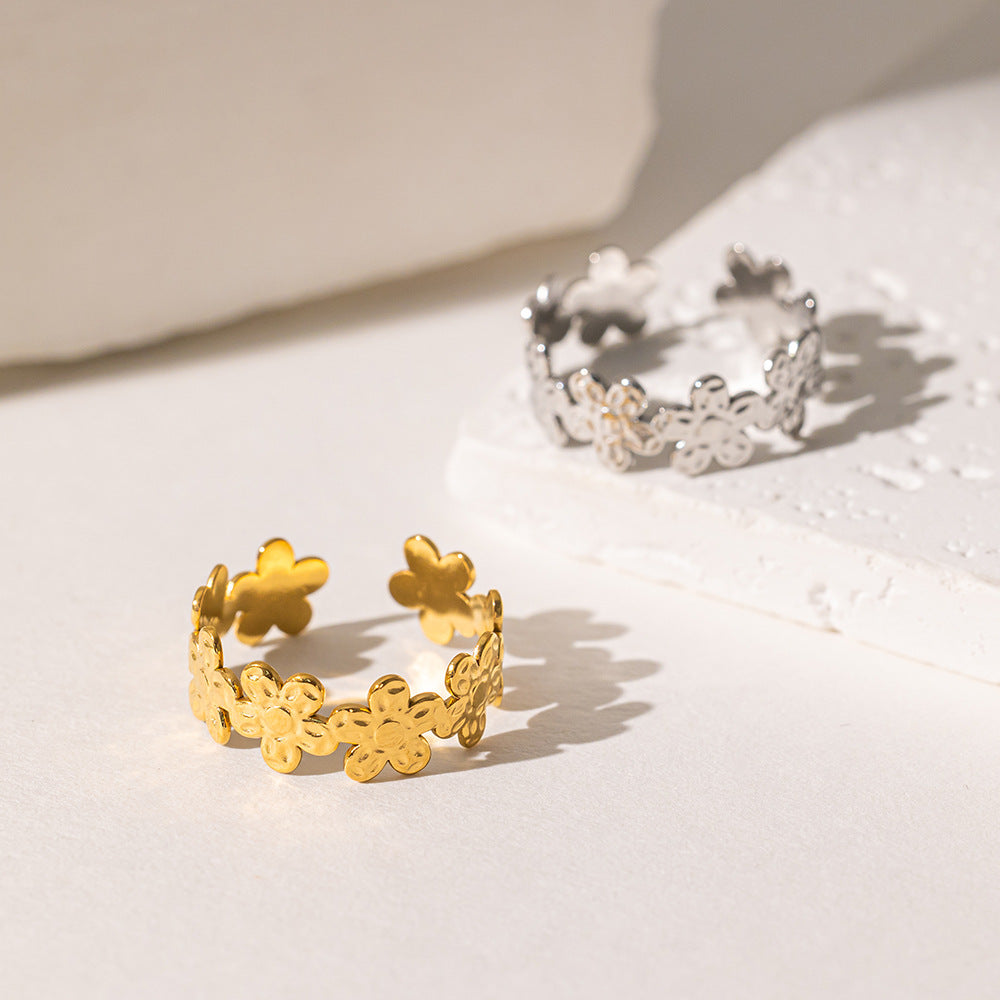 Steel Gold-plated Love Heart Flowers Glossy Rings