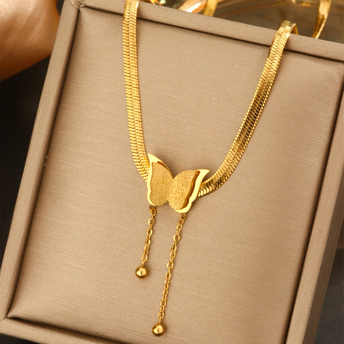 Women's Fashion Commuter Light Luxury Sweater Chain Necklaces