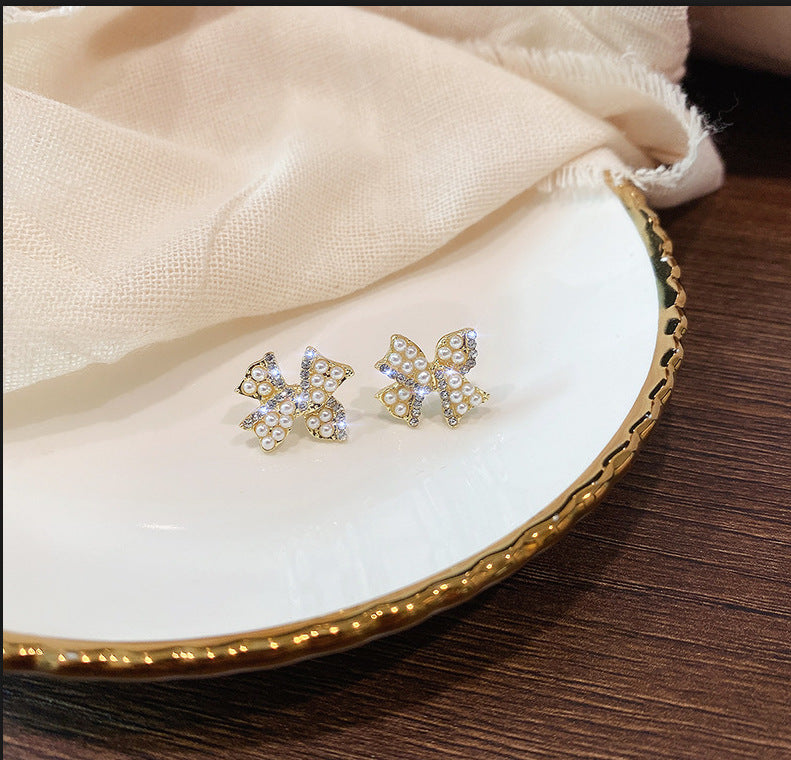High-grade Female Niche Vintage Pearl Flower Elegant Earrings