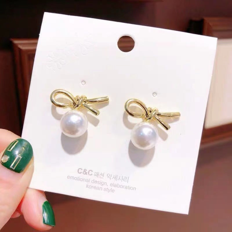 High-grade Female Niche Vintage Pearl Flower Elegant Earrings