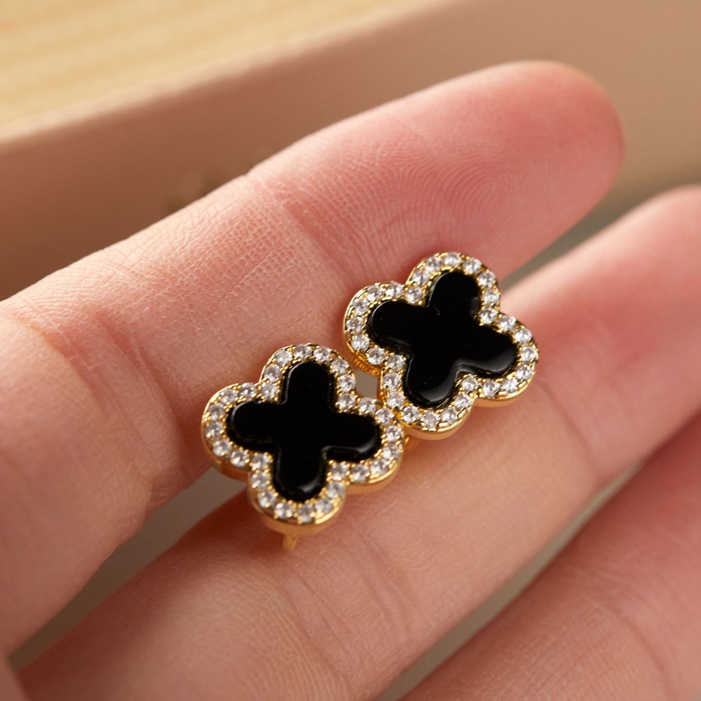 Classic Black Clover Sier High-grade Ear Earrings